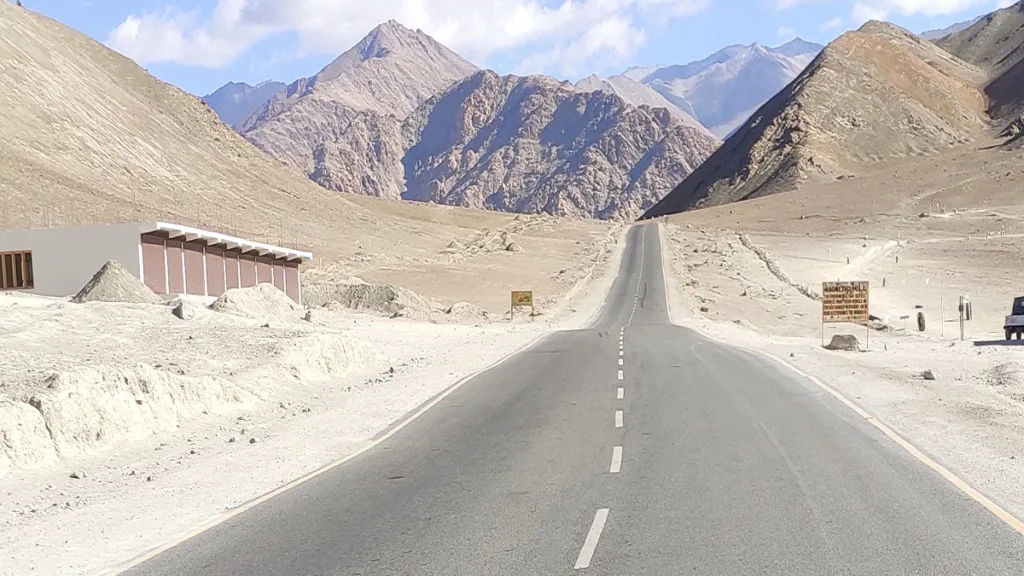 magnetic hill in leh ladakh road in mountains