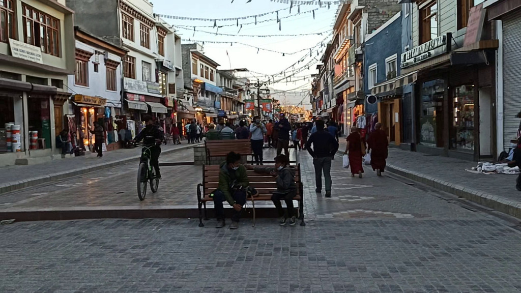Leh Ladakh Trip complete travel guide to leh 2023 banner image of leh market in evening