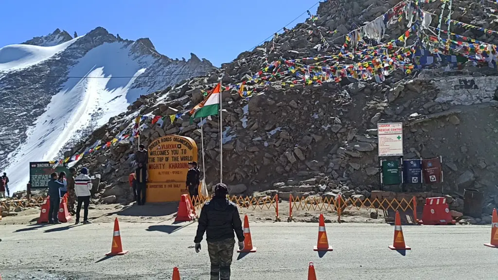 khardungla pass view for article