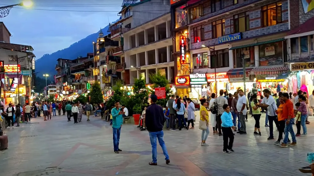 evening view of mall road manali in himachal banner image for article