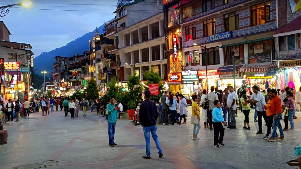 evening view of mall road manali in himachal banner image for article