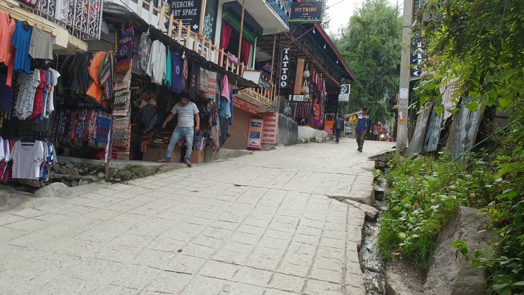 old manali market view in manali himachal pradesh article image