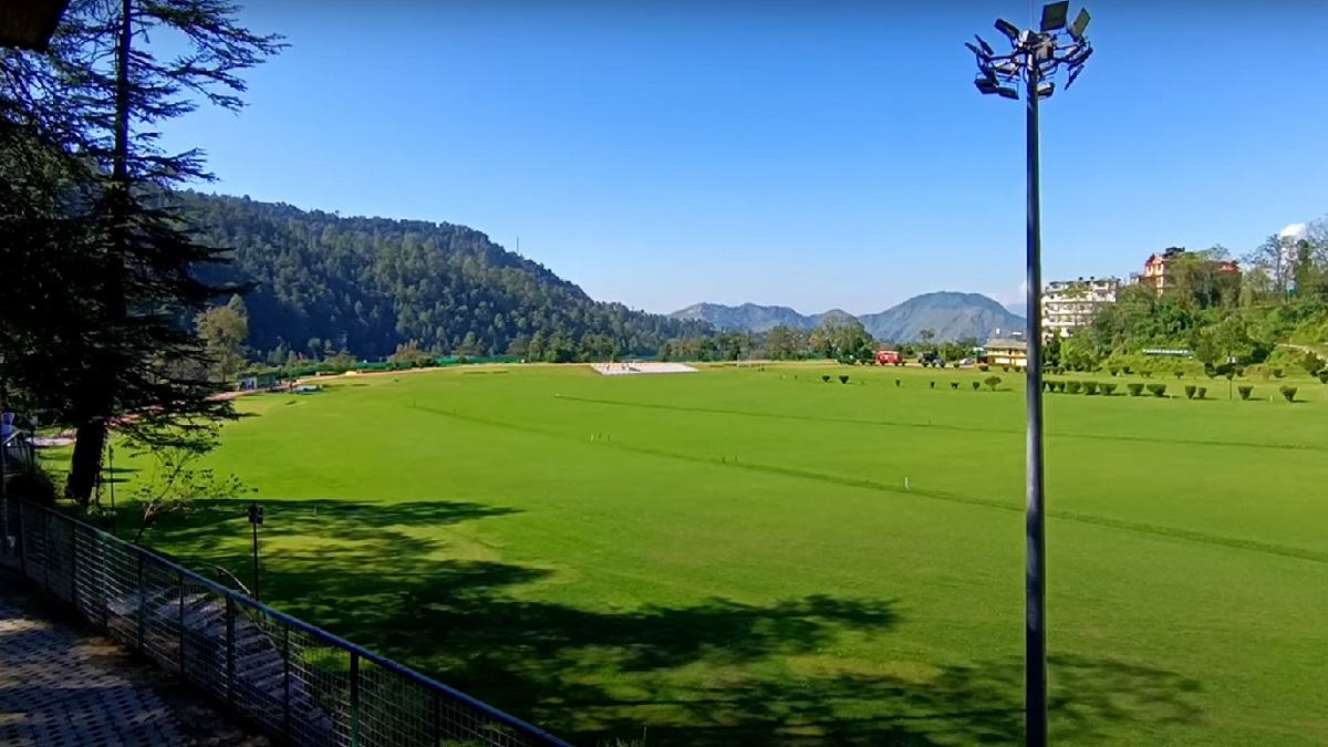 green golf course in annadale in shimla
