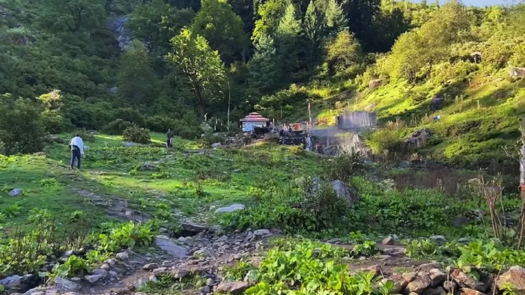 kheerganga a religious place and trek near kasol