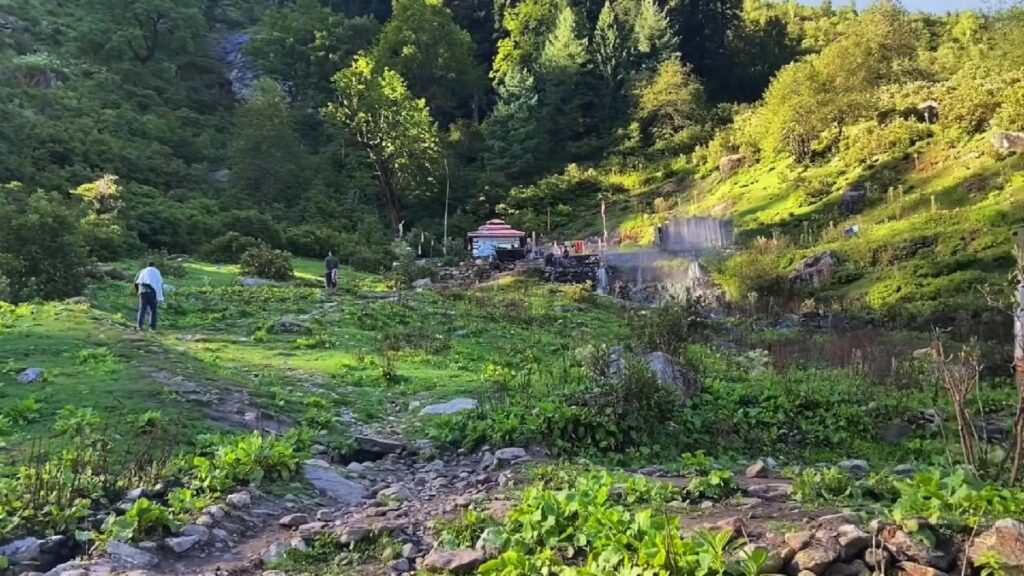 kheerganga a religious place and trek near kasol