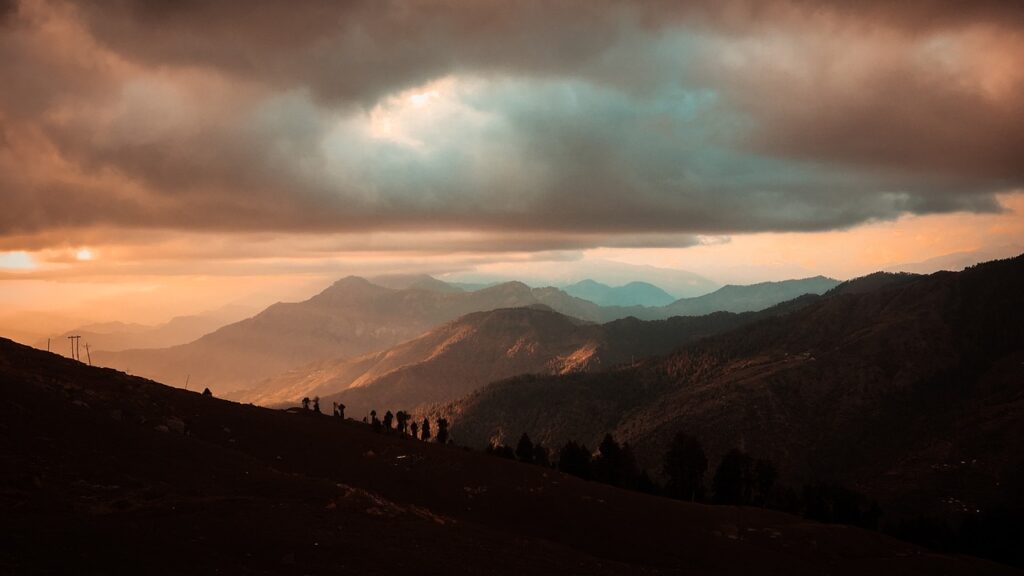 mountain view of himachal pradesh image for article hill station near chandigarh
