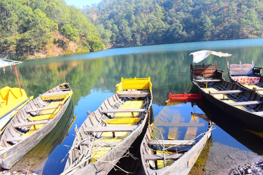 Nainital in Uttarakhand boats, Naini lake, nainital