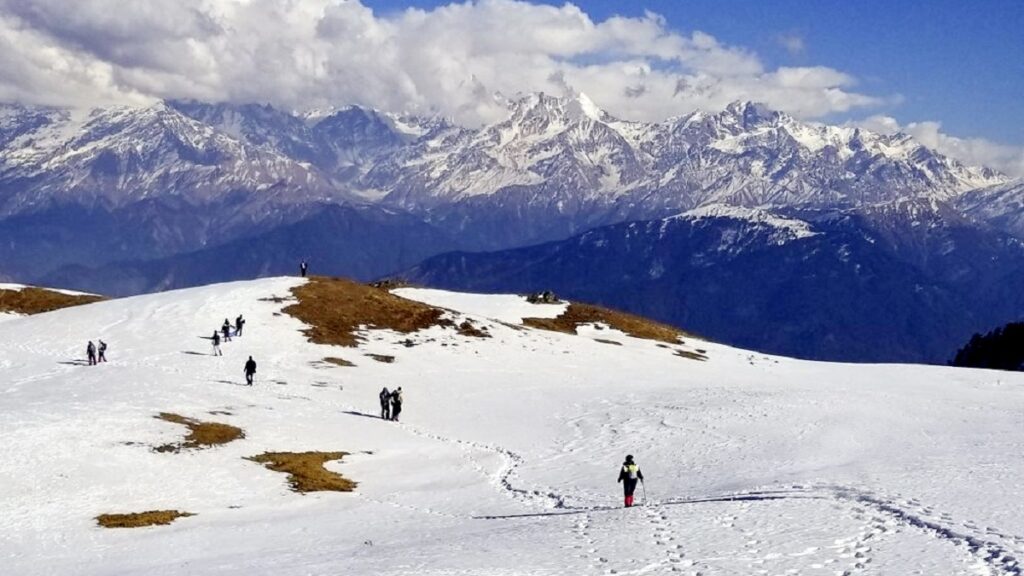 Dayara Bugyal trek, snow covered mountains, trekkers, blue sky