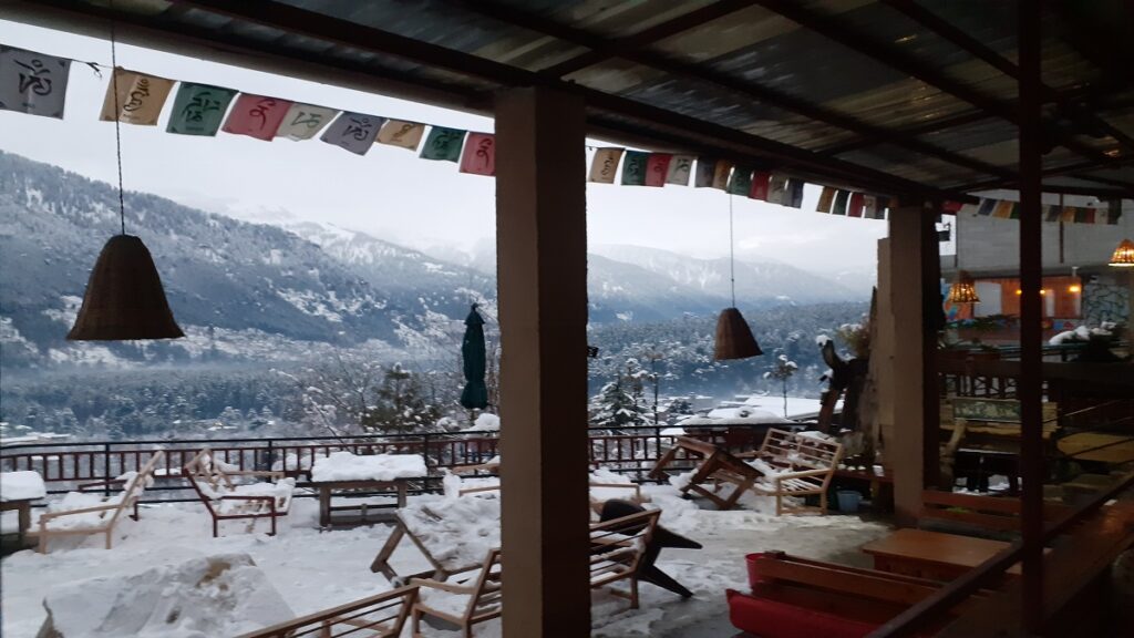 Top Cafes In Manali, christmas in manali, snow fall